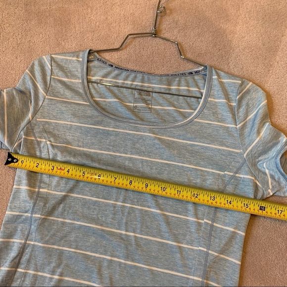 Blue the North Face Tshirt Size Small - Picture 6 of 8
